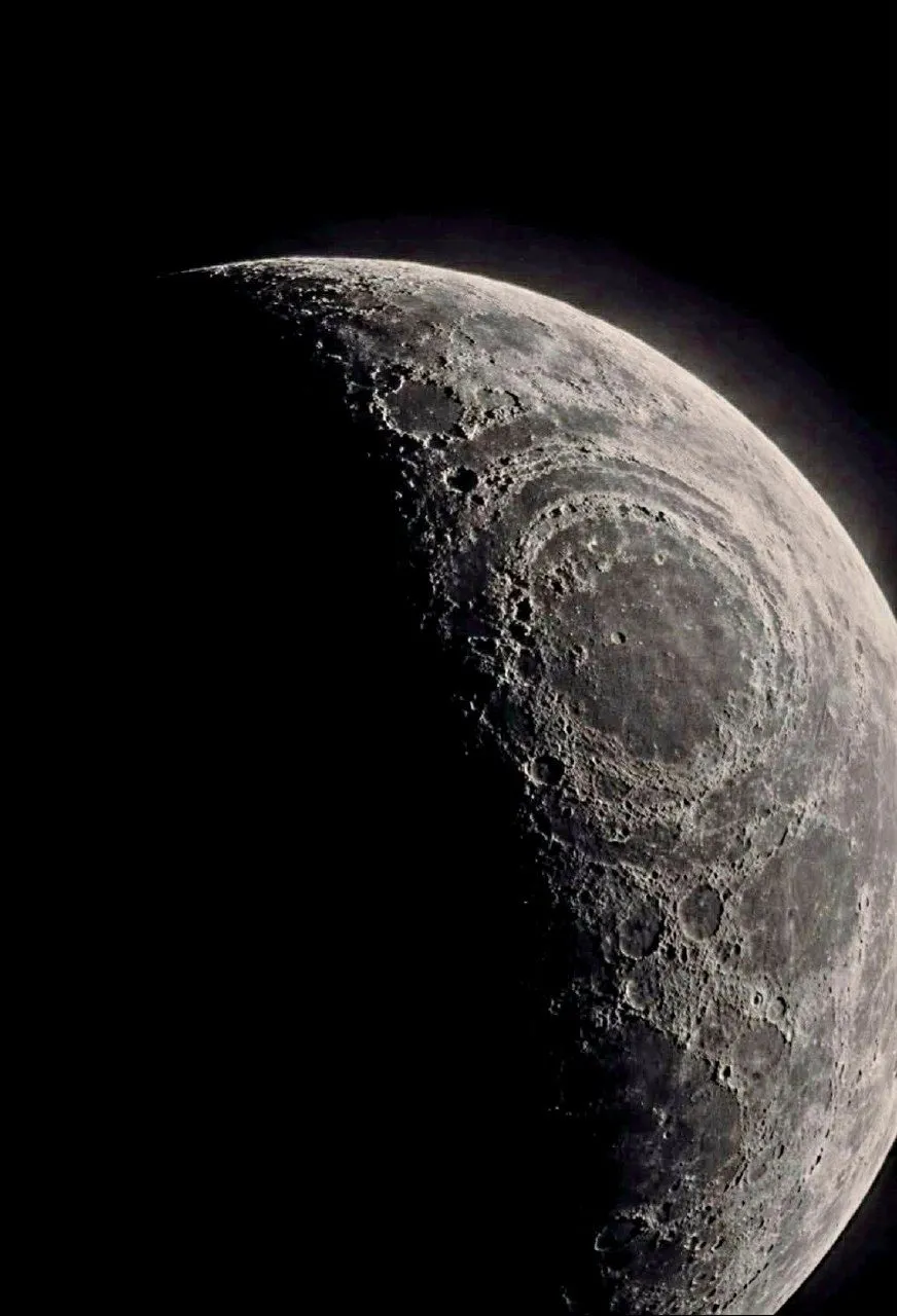 চাঁদের অদেখা রূপ